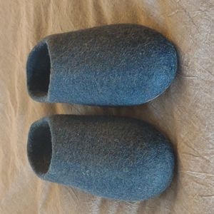Kyrgies 100% Wool Women's Slippers  Size 8